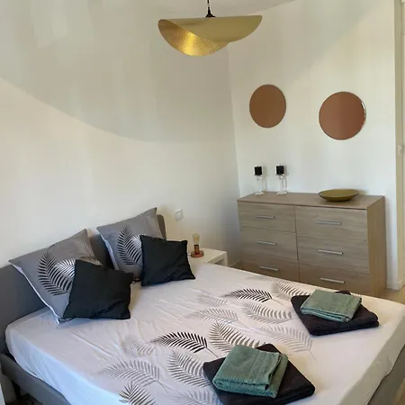 - Box Gourmande -parking -clim Apartamento *